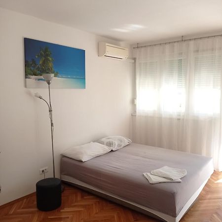 Pretty Big Double Bed Room With Balcony Split Extérieur photo