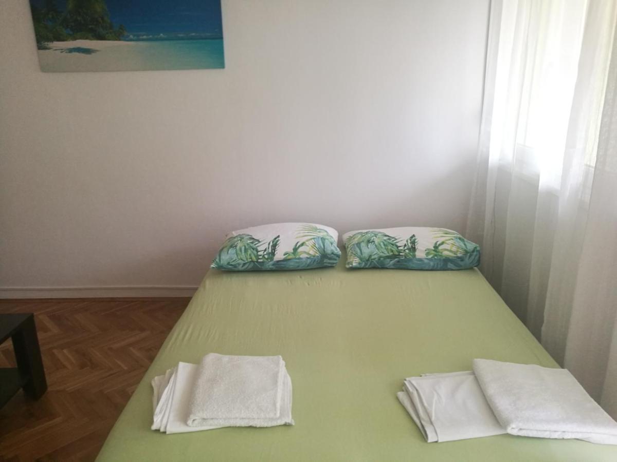 Pretty Big Double Bed Room With Balcony Split Extérieur photo