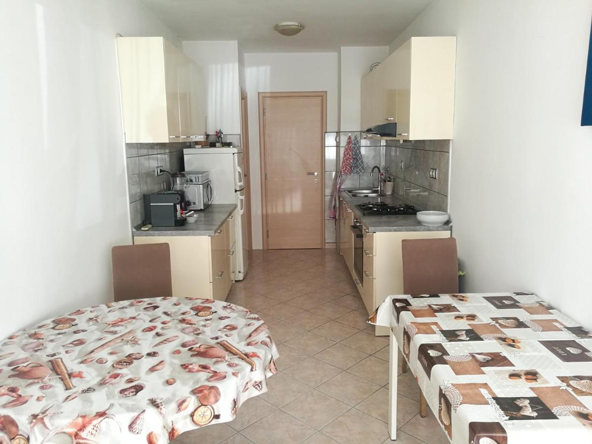 Pretty Big Double Bed Room With Balcony Split Extérieur photo