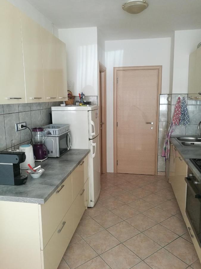 Pretty Big Double Bed Room With Balcony Split Extérieur photo