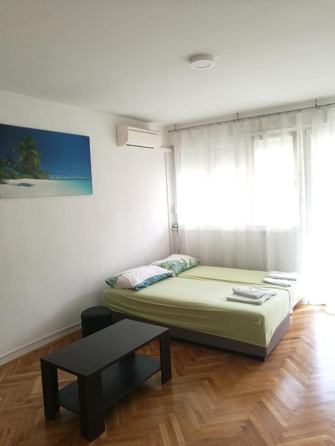 Pretty Big Double Bed Room With Balcony Split Extérieur photo