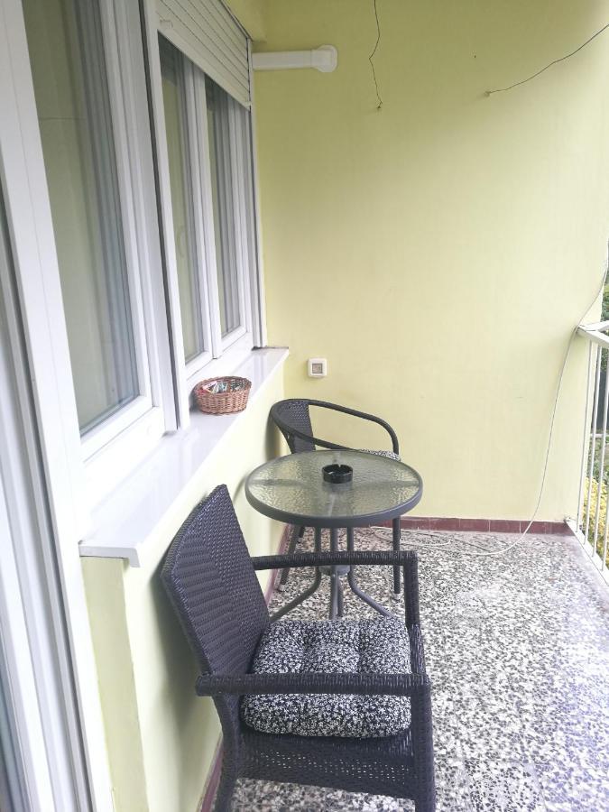 Pretty Big Double Bed Room With Balcony Split Extérieur photo