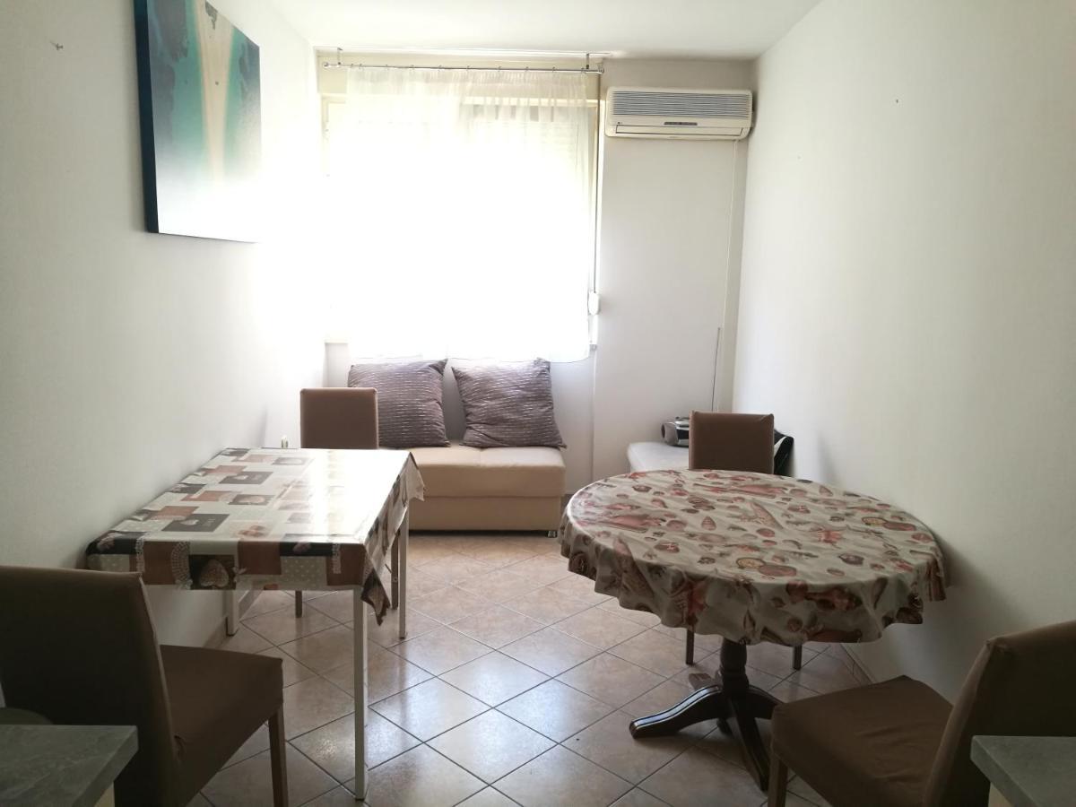 Pretty Big Double Bed Room With Balcony Split Extérieur photo