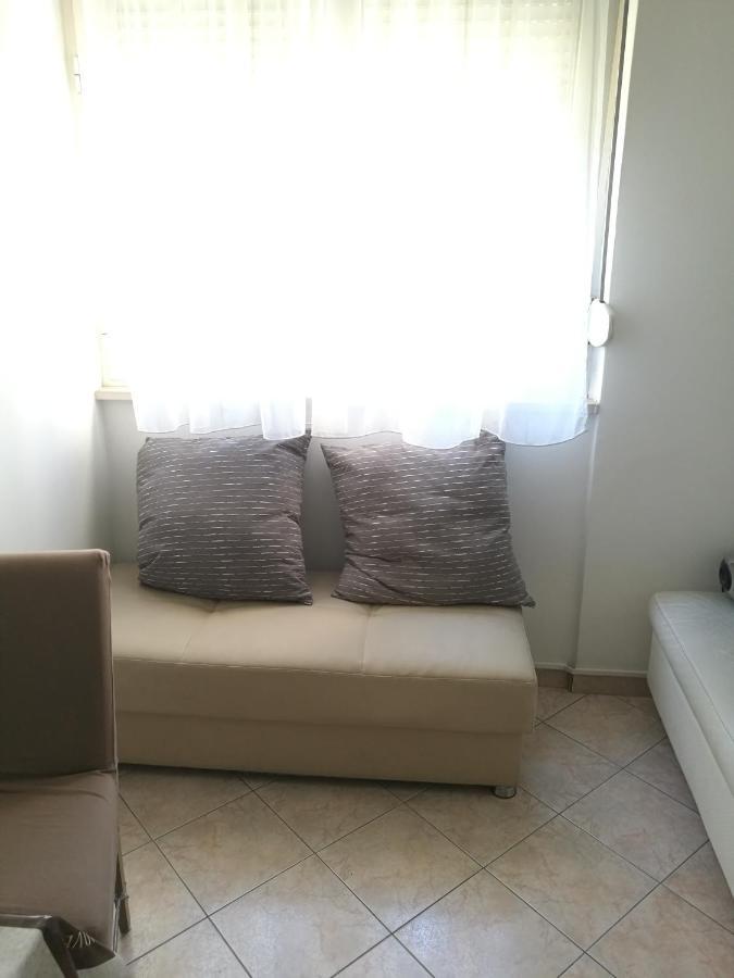 Pretty Big Double Bed Room With Balcony Split Extérieur photo