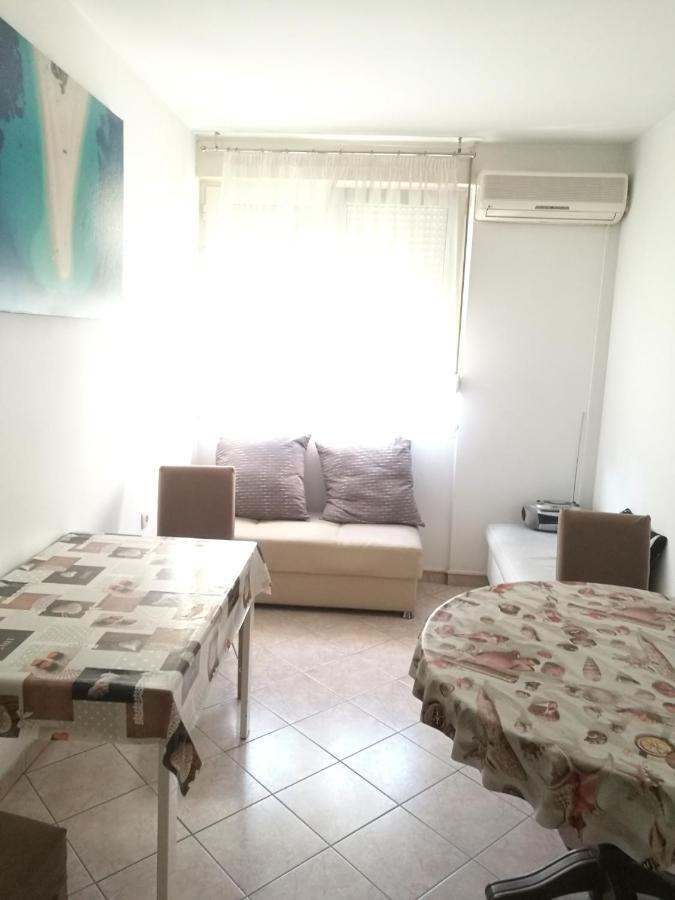Pretty Big Double Bed Room With Balcony Split Extérieur photo