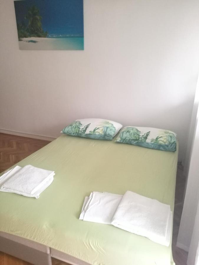 Pretty Big Double Bed Room With Balcony Split Extérieur photo