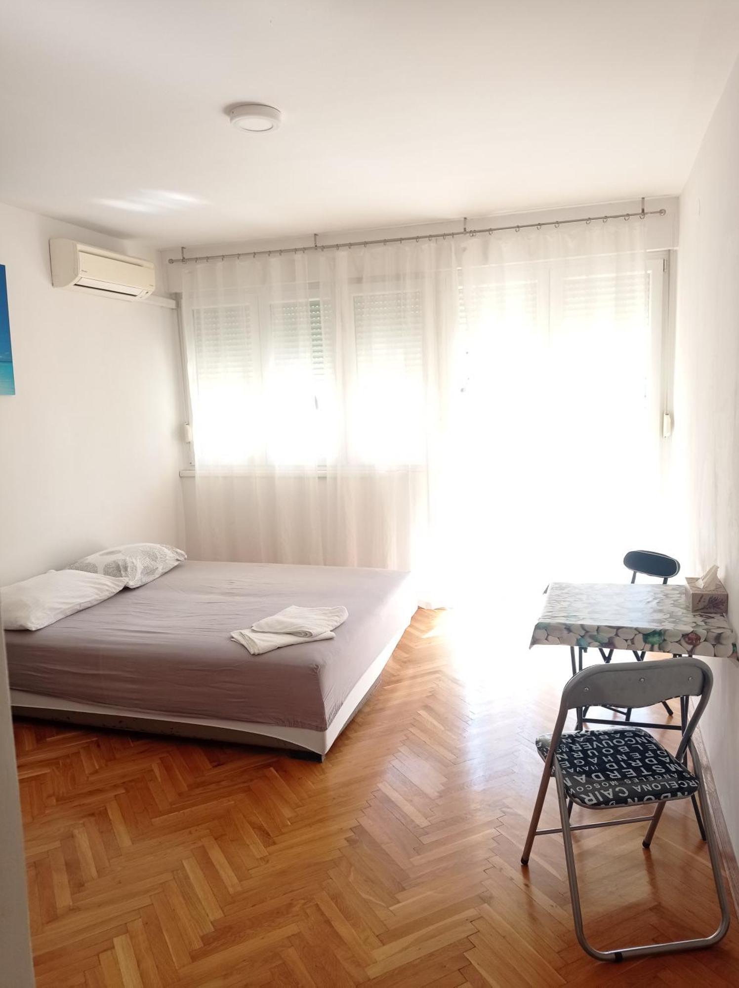 Pretty Big Double Bed Room With Balcony Split Extérieur photo