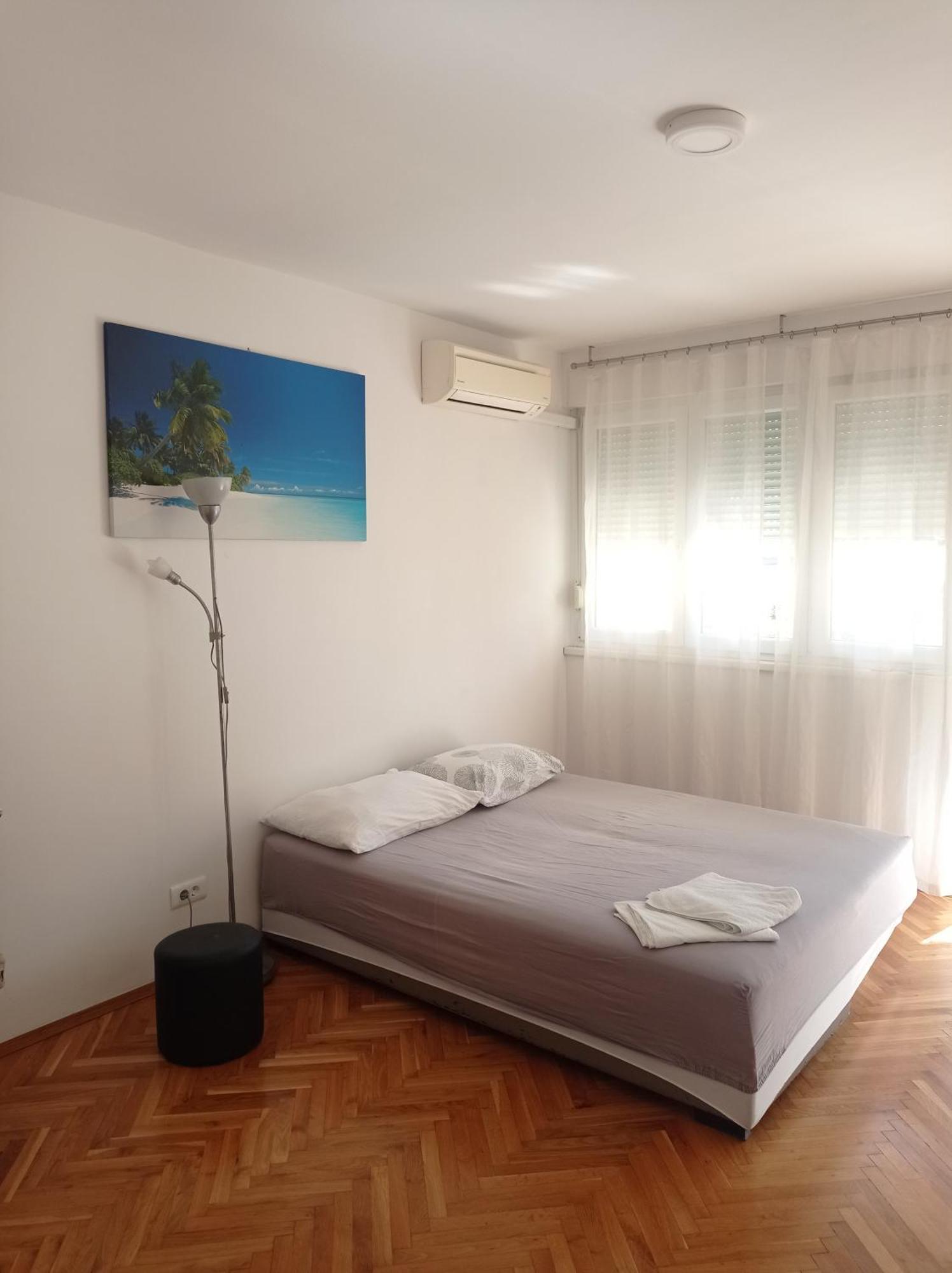 Pretty Big Double Bed Room With Balcony Split Extérieur photo